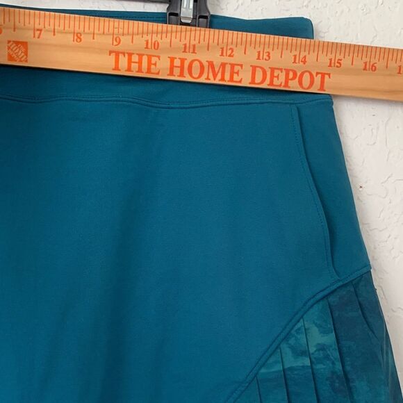 Under Armour Motion Skort/Skirt-Shorts Teal Skirt with Pleated Detail Size M - Picture 3 of 7